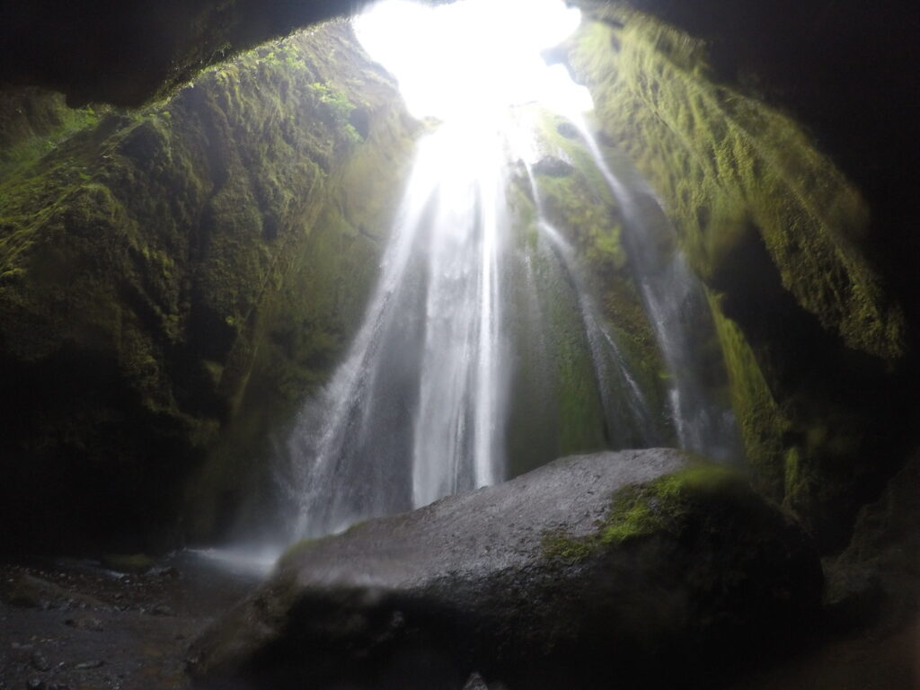 Sud est dell'Islanda la cascata segreta