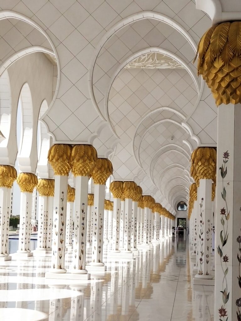 il colonnato della moschea Bianca