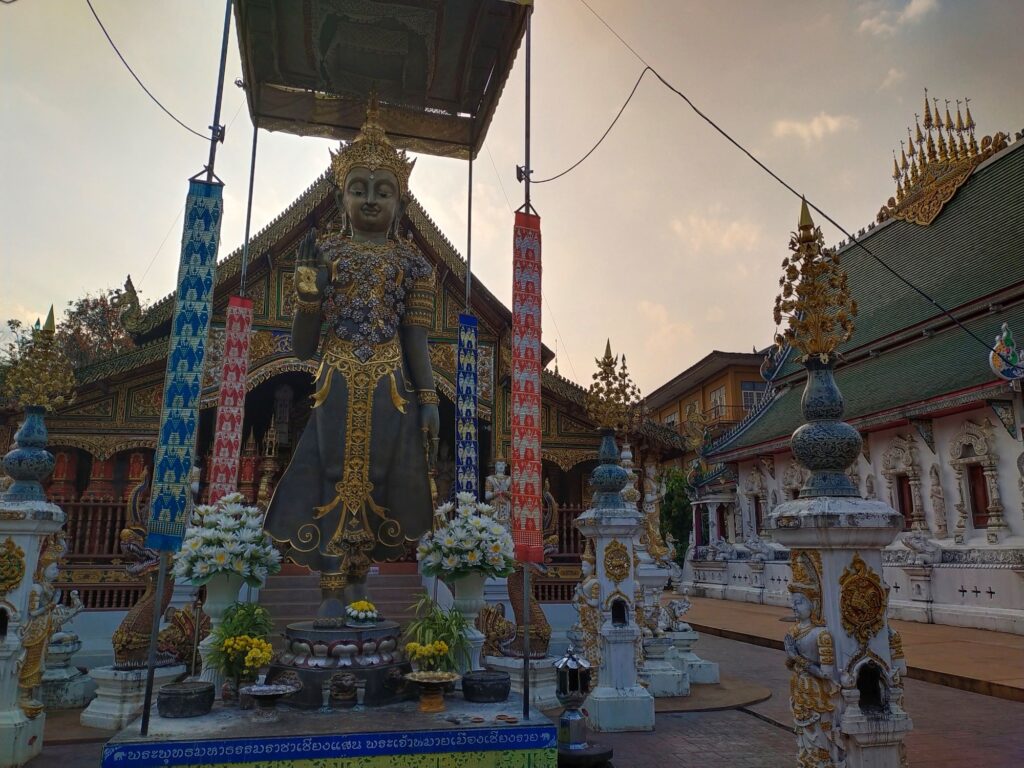 Wat Klang Wiang di chiang rai